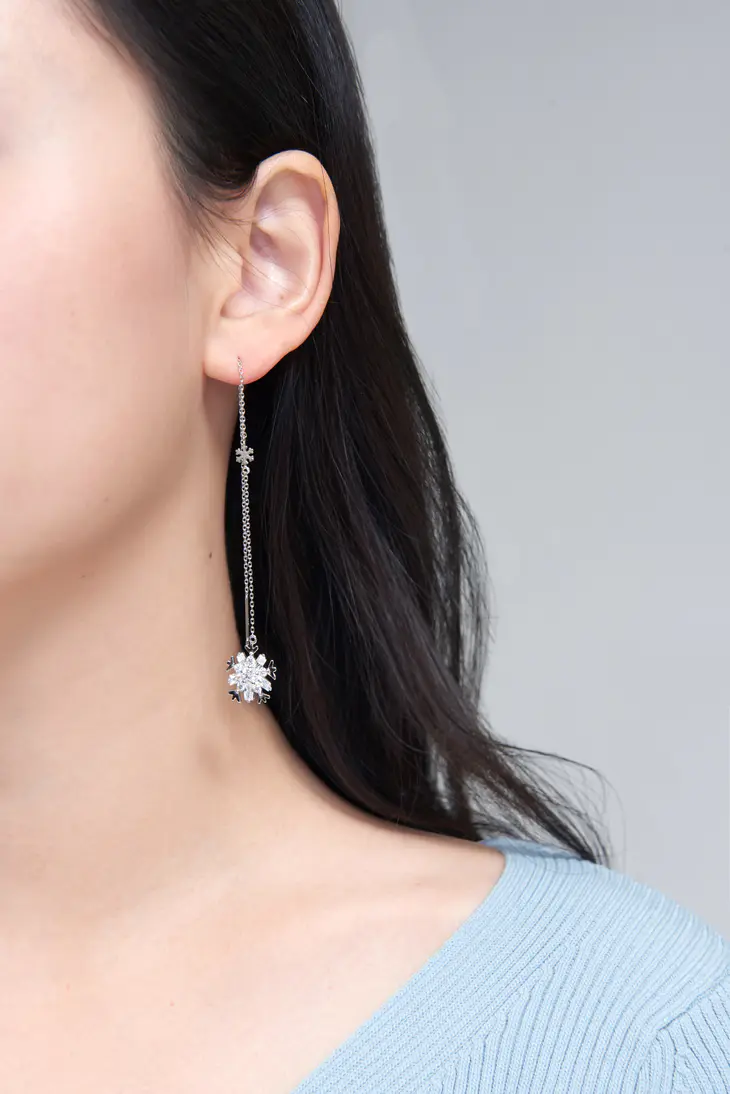 snow flakes earring with dropping chains one pair