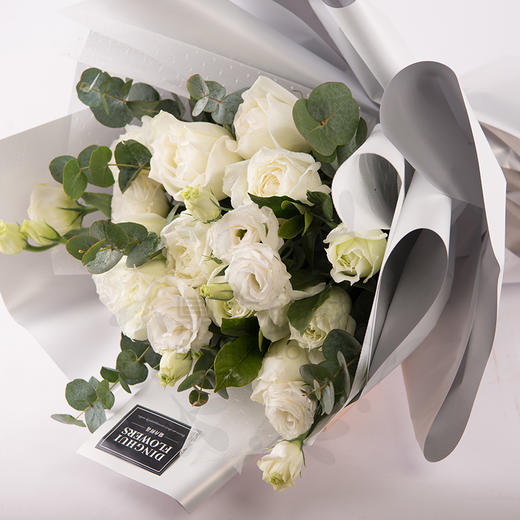 【爆款推荐】11枝白玫瑰韩式花束