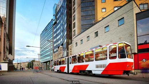 BBC “卢森堡免费公共交通计划的成本代价”新闻导读及A-level经济考点讲解 商品图0