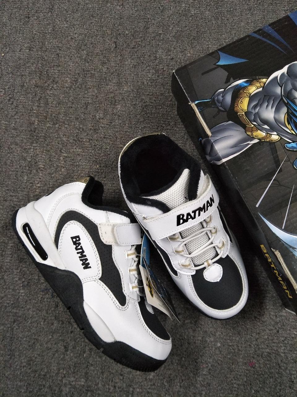 103,batman蝙蝠侠 儿童旅游鞋 yb7433860 白/黑 尺码: 31/190mm,32