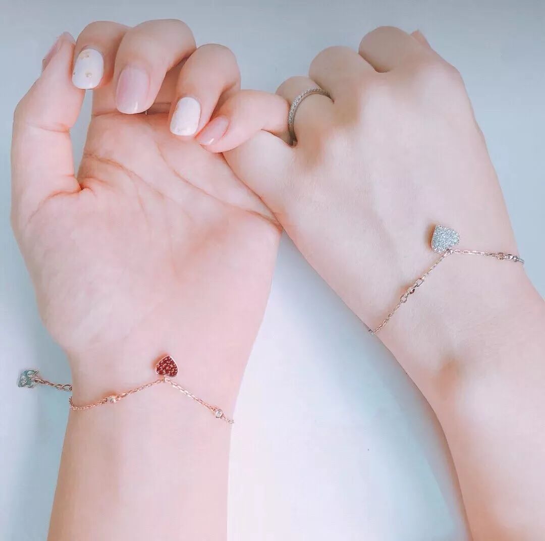 还可以搭配情侣款或是闺蜜款佩戴!