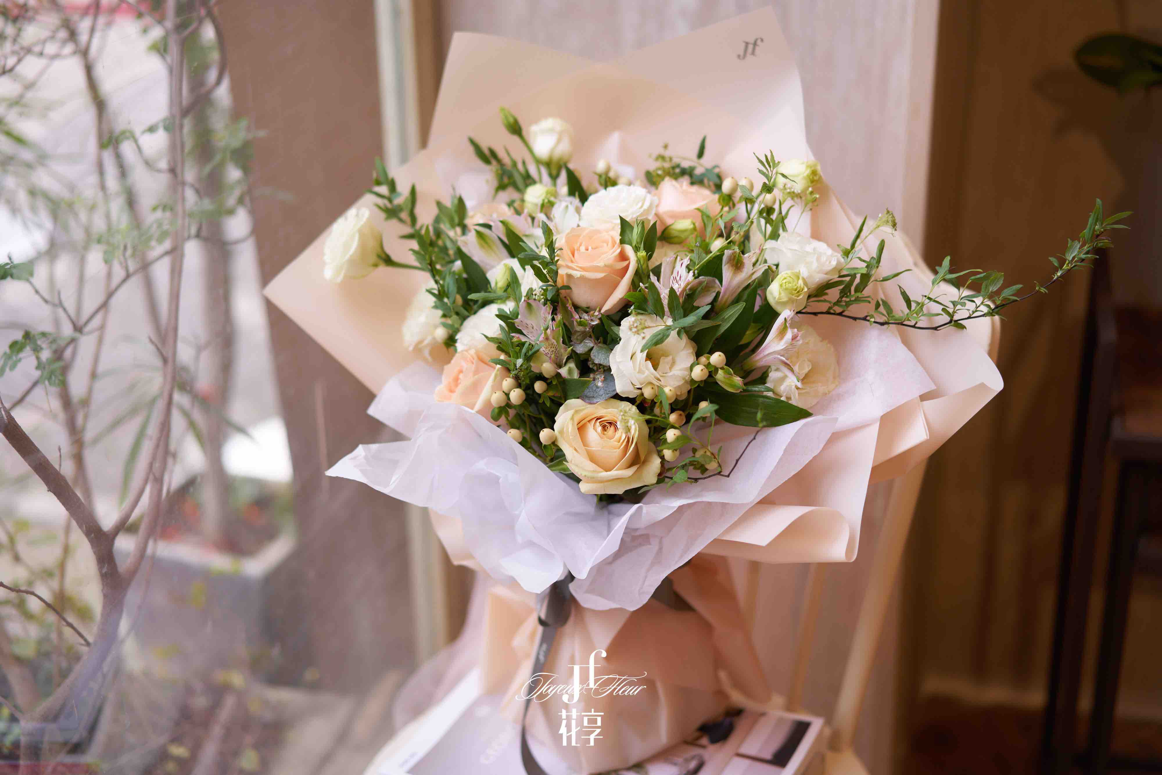 花享·鲜花花束·香槟色温柔系花束