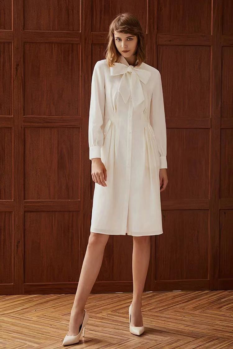领口飘带白色收腰连衣裙