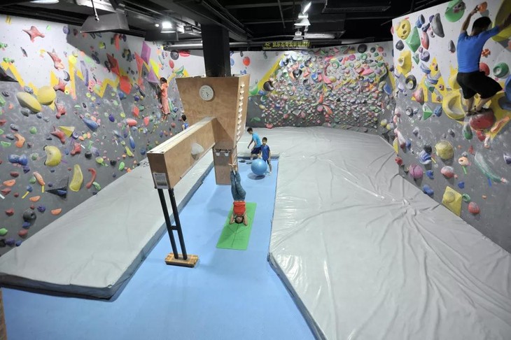 180平方米多功能抱石馆