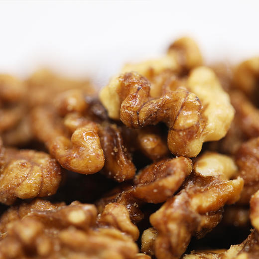 琥珀核桃仁 成县特产 核桃休闲零食 土蜂蜜制核桃肉250g 两件包邮 商品图1