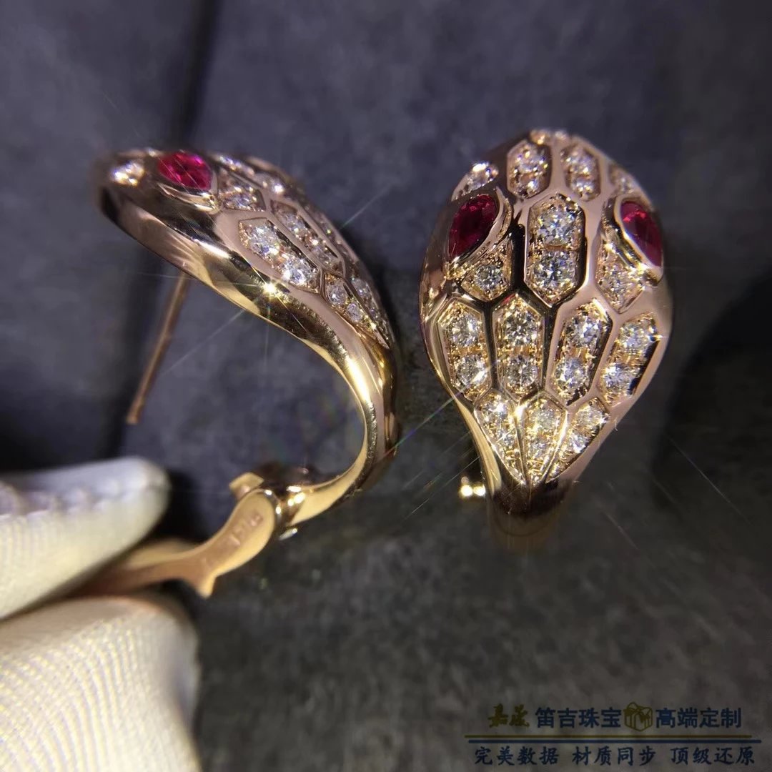 宝g丽蛇头镶钻耳环