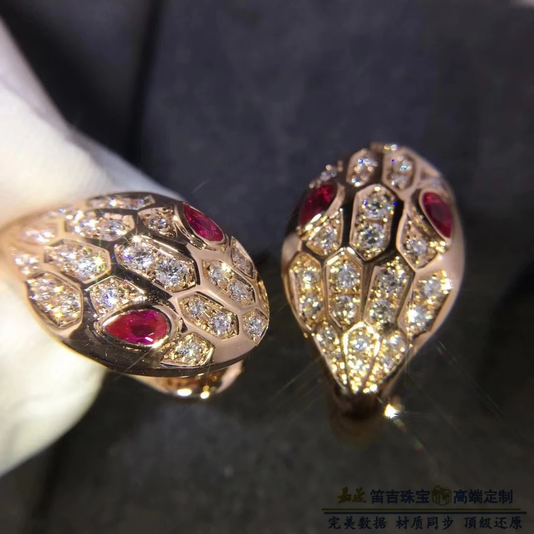 宝g丽蛇头镶钻耳环