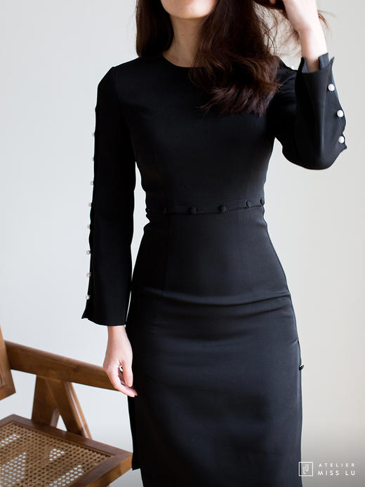 AtelierMissLu / Janel-光泽黑珍珠纽扣装饰连身裙 商品图2