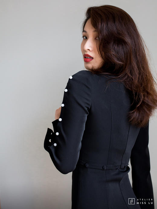 AtelierMissLu / Janel-光泽黑珍珠纽扣装饰连身裙 商品图5