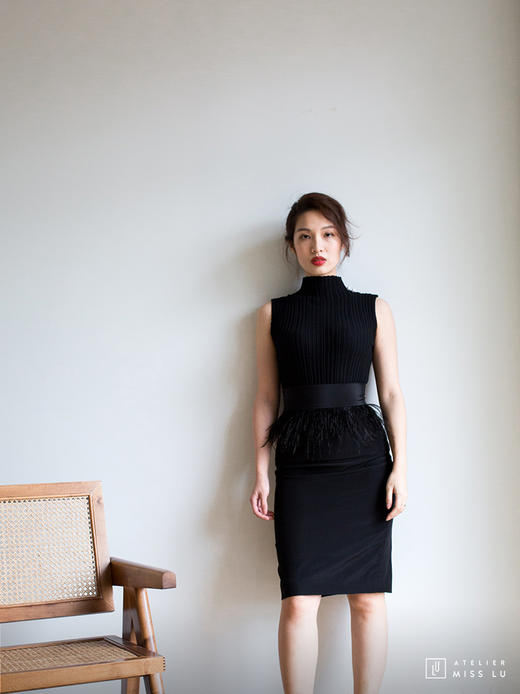 AtelierMissLu / Virgina-光泽黑羽毛装饰半裙 商品图1