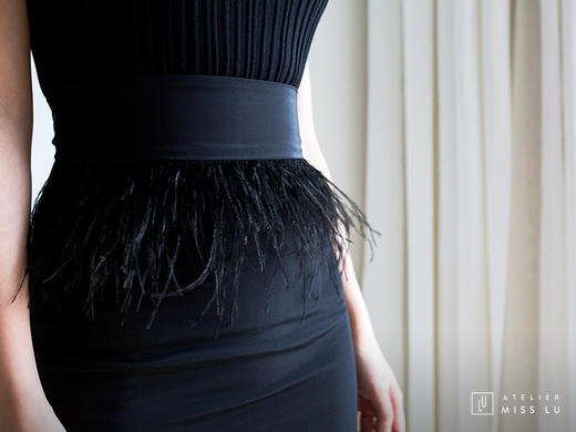 AtelierMissLu / Virgina-光泽黑羽毛装饰半裙 商品图2