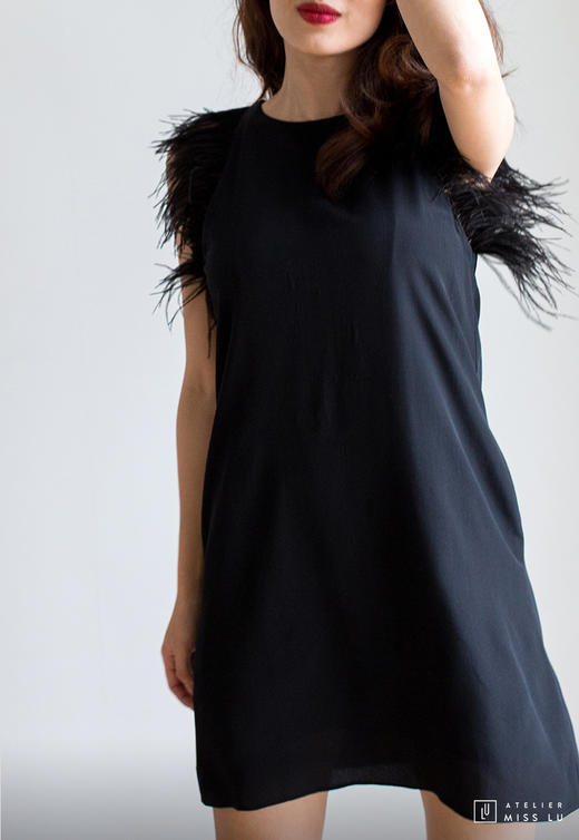 AtelierMissLu / Aly-光泽黑羽毛装饰连身裙 商品图7