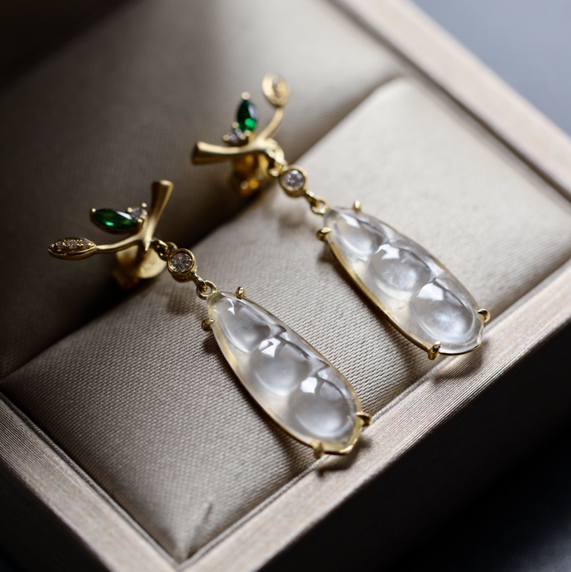 玻璃种翡翠福豆耳坠