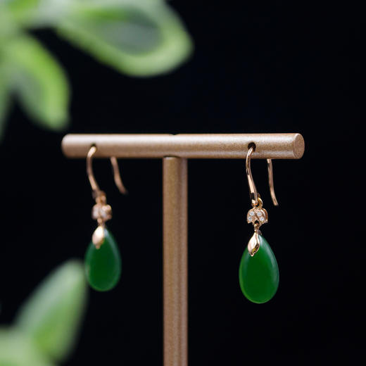 18K玫瑰金和田玉（碧玉）镶钻耳饰--新芽 / 单面水滴 8*14mm / 总长32mm / 菠菜绿 商品图1