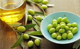 BBC“橄榄使美国与欧盟在全球贸易斗争中对立”新闻导读及Alevel经济考点讲解