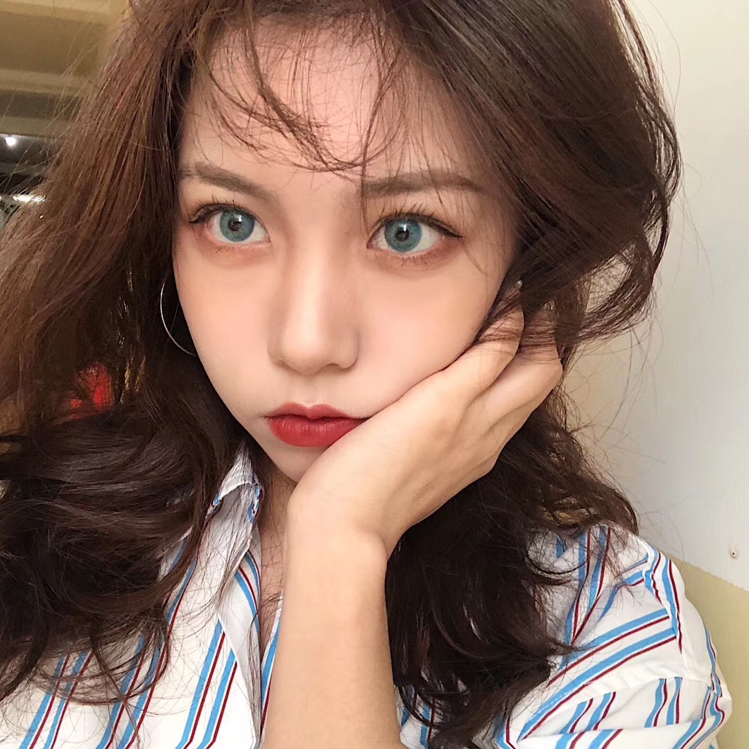 俄罗斯女孩蓝