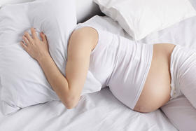 【犯困】怀孕后老犯困爱睡觉是怎么回事？正常吗？