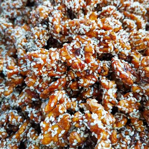 琥珀核桃仁 成县特产 核桃休闲零食 土蜂蜜制核桃肉250g 两件包邮 商品图0