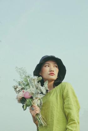 #绽放女孩#拔草的喵