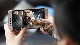 长期玩手机真的会瞎吗？主要取决于这个因素