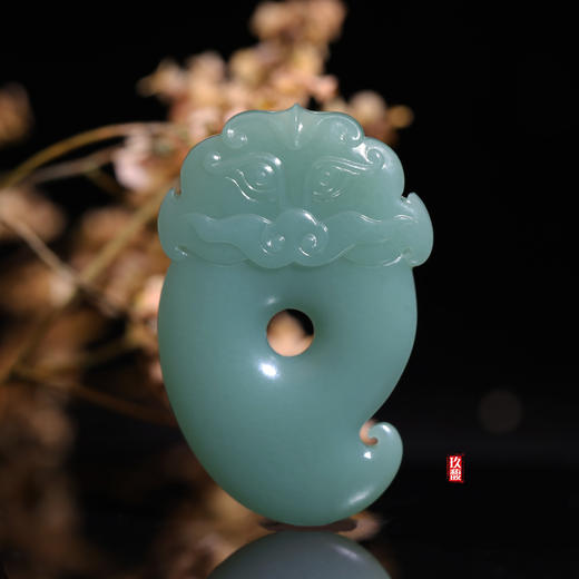 和田玉（青玉-无结构沙枣青）双面玉佩挂件--瑞兽鸡心佩 商品图0