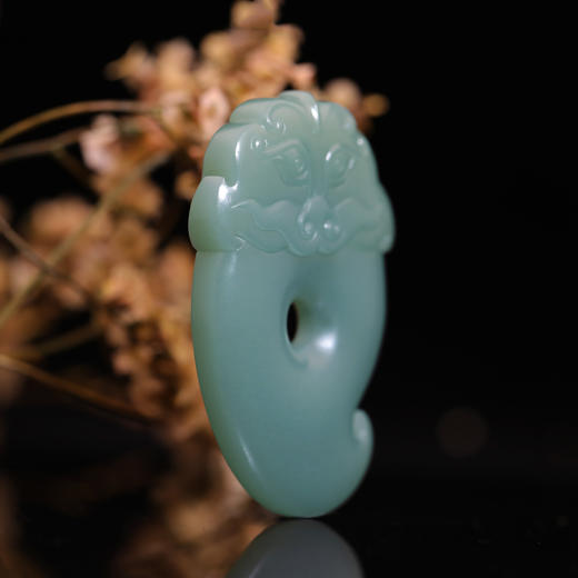 和田玉（青玉-无结构沙枣青）双面玉佩挂件--瑞兽鸡心佩 商品图1