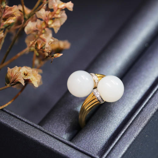 18K黄金和田玉（白玉）镶钻戒指-缠绵 / 玉珠10mm (戒圈请备注留言) 商品图1