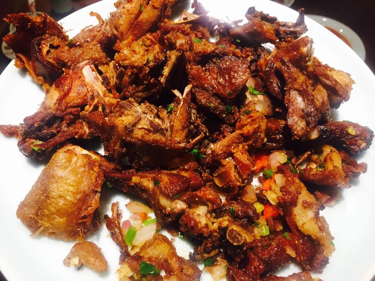 【世贸广场】川聚小厨正宗果木烤鸭5-6人餐,仅需149元抢购,你们最爱的