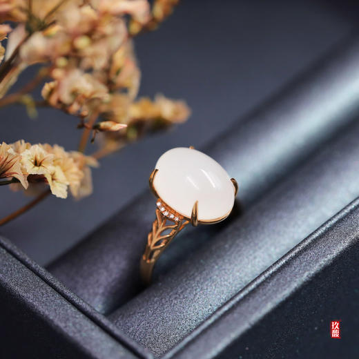 18K玫瑰金和田玉（白玉）镶钻戒指--金枝玉果 / 蛋面10*14mm（圈口请备注留言） 商品图0