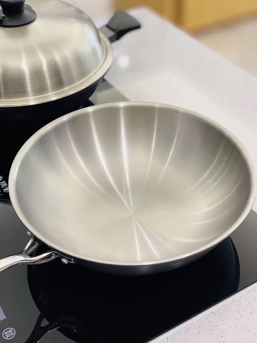鹅妈妈钛晶锅超轻,不粘,耐酸碱,导热均匀,少油烟
