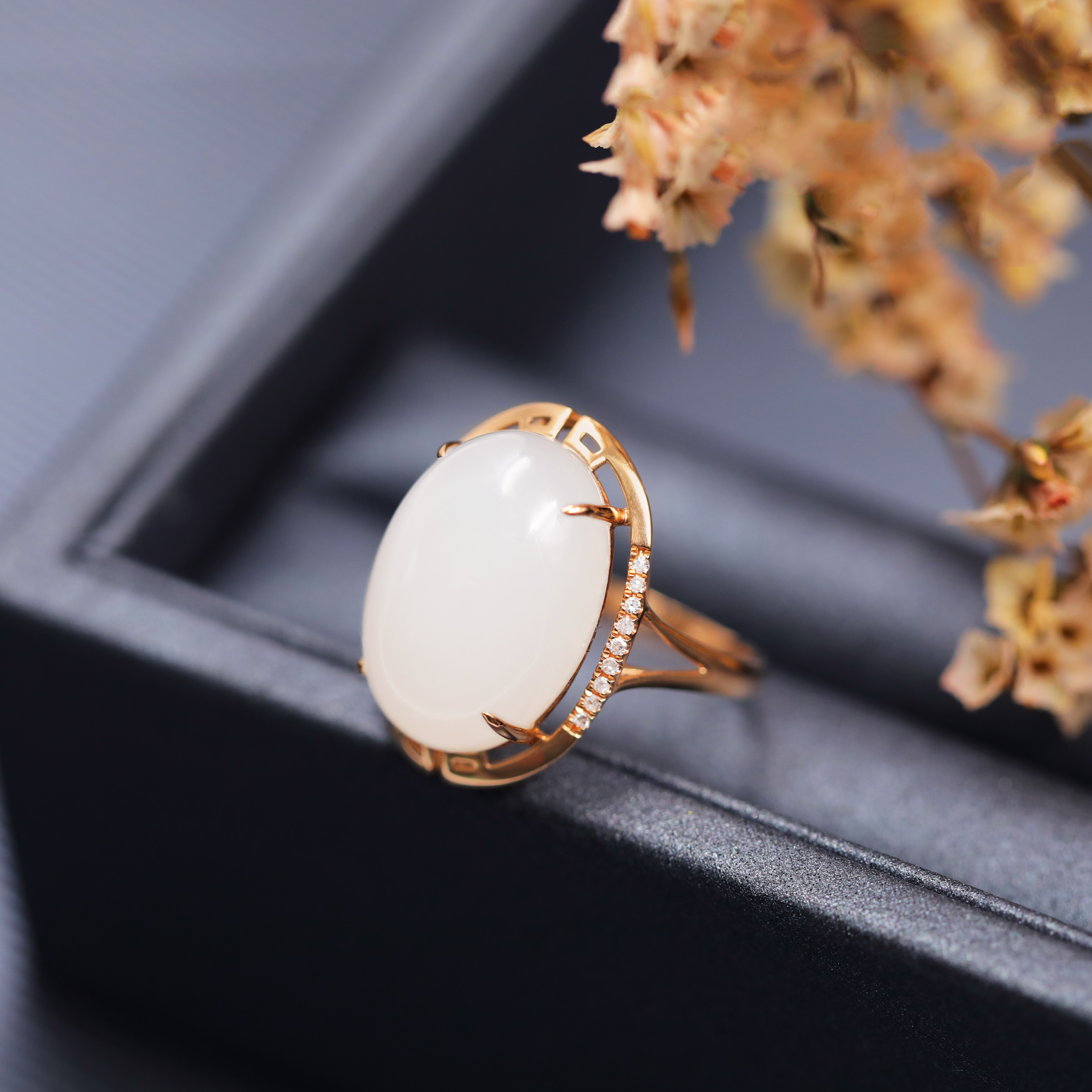 18k玫瑰金和田玉白玉镶钻戒指花之物语蛋面1318mm圈口请备注留言
