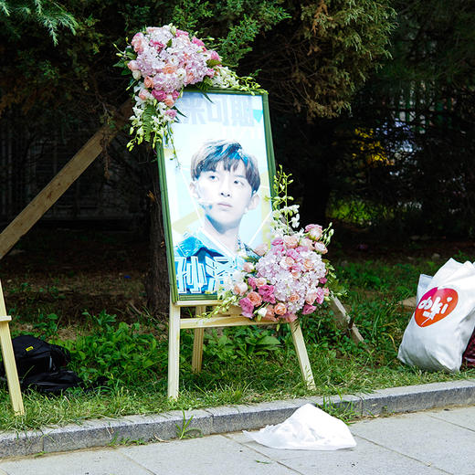 明星应援花牌粉丝字牌-同城鲜花字牌花墙花展发布会生日会定制电影