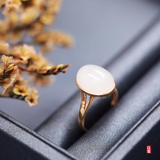 18K玫瑰金和田玉（白玉）镶钻戒指--一心一意  / 蛋面10*14mm（圈口请备注留言） 商品图0
