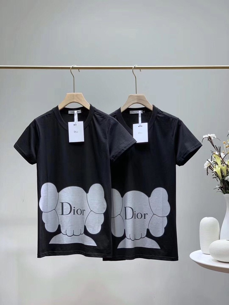 点此购买 dior情侣款 kaws蒙眼熊短袖t恤 左右 118491