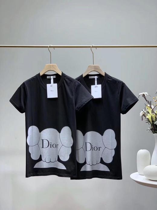 点此购买 dior情侣款 kaws蒙眼熊短袖t恤 左右 118491