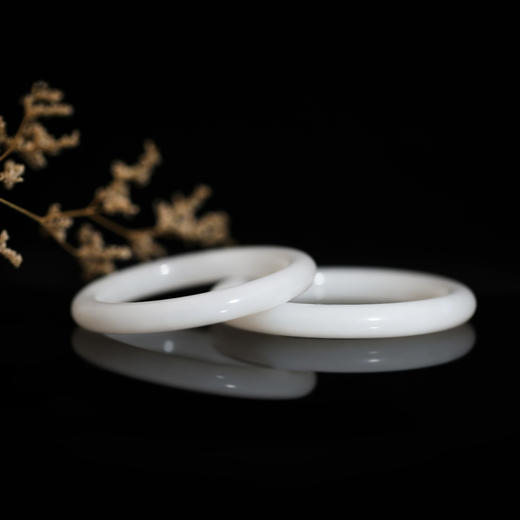 和田玉（羊脂玉）手镯--美人镯（细圆条/直径8-10mm） 商品图0