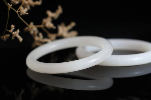 和田玉（羊脂玉）手镯--美人镯（细圆条/直径8-10mm） 商品图1