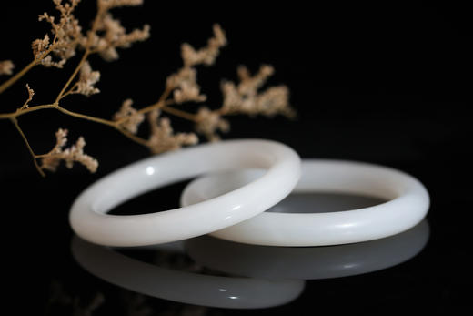 和田玉（羊脂玉）手镯--美人镯（细圆条/直径8-10mm） 商品图3