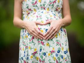 孕期若出现这3种现象，可能暗示胎儿已经营养不良，孕妈别大意！