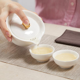 白茶形状多变，散茶、沱茶、饼茶，到底哪个好？