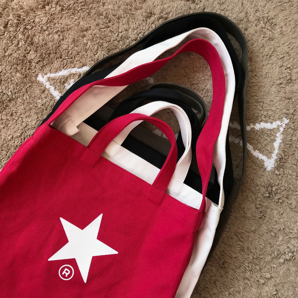 匡威帆布包,图拍的显的小实际不小