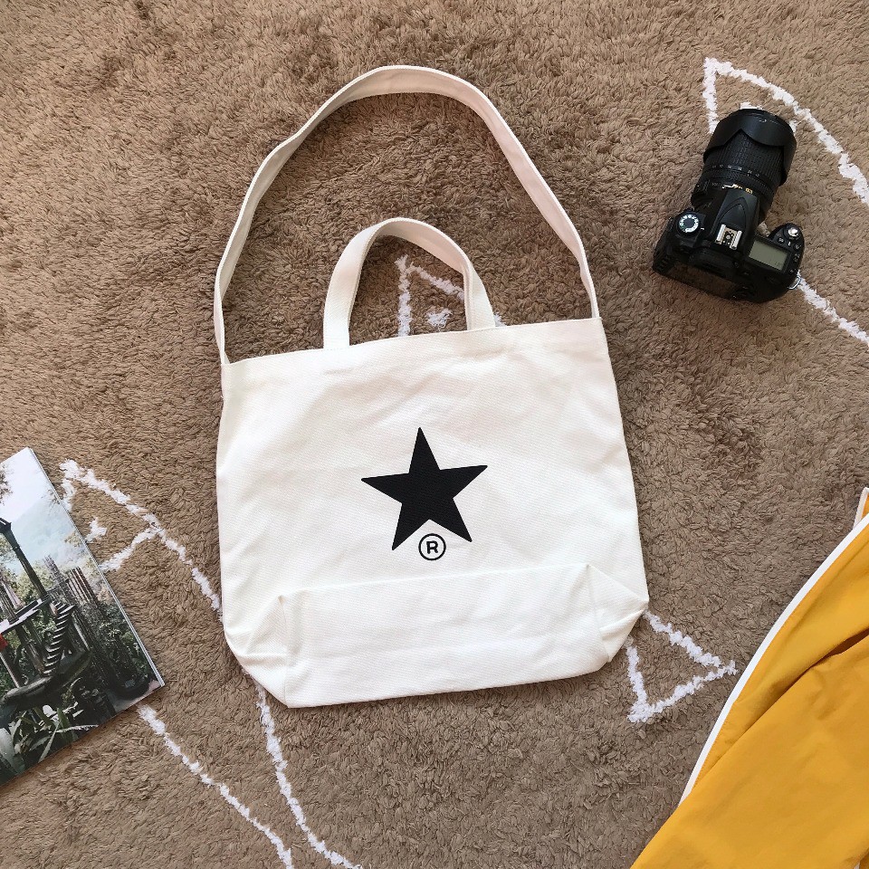 匡威帆布包,图拍的显的小实际不小