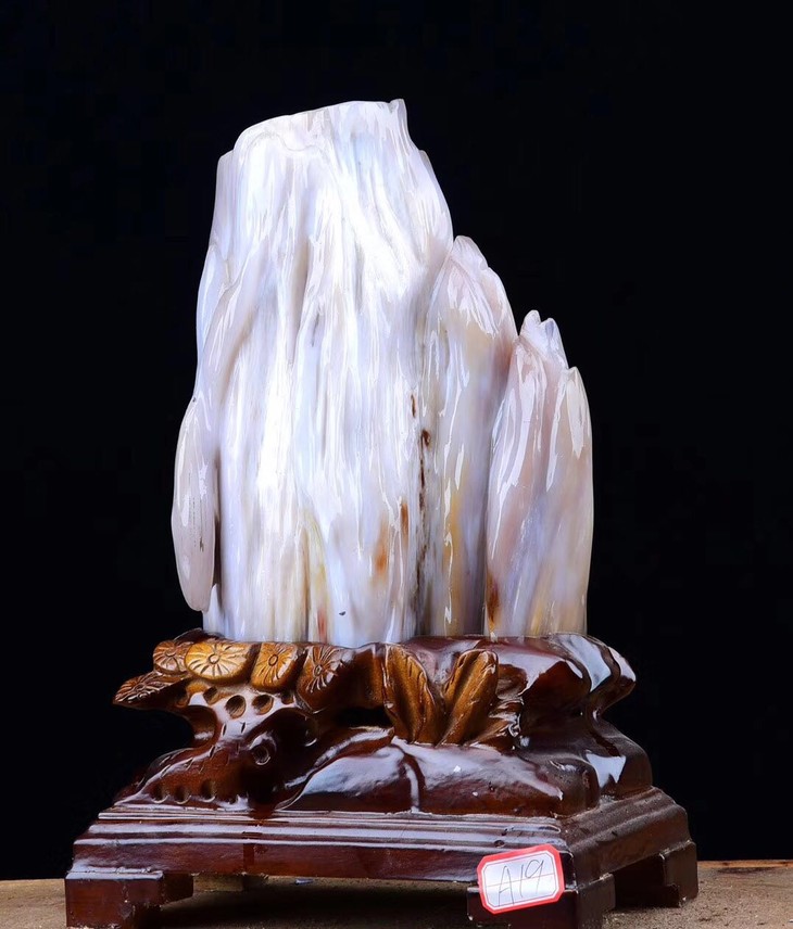 lwb 品名，金玉满堂 缅甸树化树玉