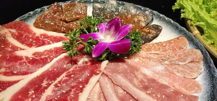 万虹广场合利家炭火烤肉【118元】5~6人烤肉套餐 极品猪牛五拼好吃到