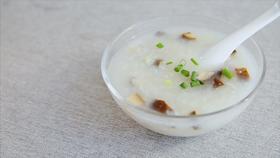 备孕食谱 |  香菇鸡肉粥，女性备孕迅速补充能量的好菜肴