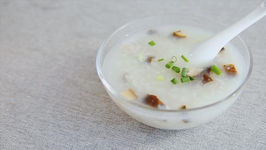 备孕食谱 |  香菇鸡肉粥，女性备孕迅速补充能量的好菜肴 商品图0