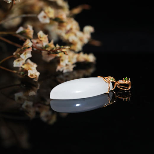 18K玫瑰金和田玉（白玉）镶钻吊坠--绿藤   / 单面马眼13*30mm 商品图1