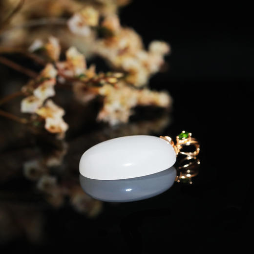 18K玫瑰金和田玉（白玉）镶钻吊坠--幸福绿光  大蛋面 18*25 商品图1
