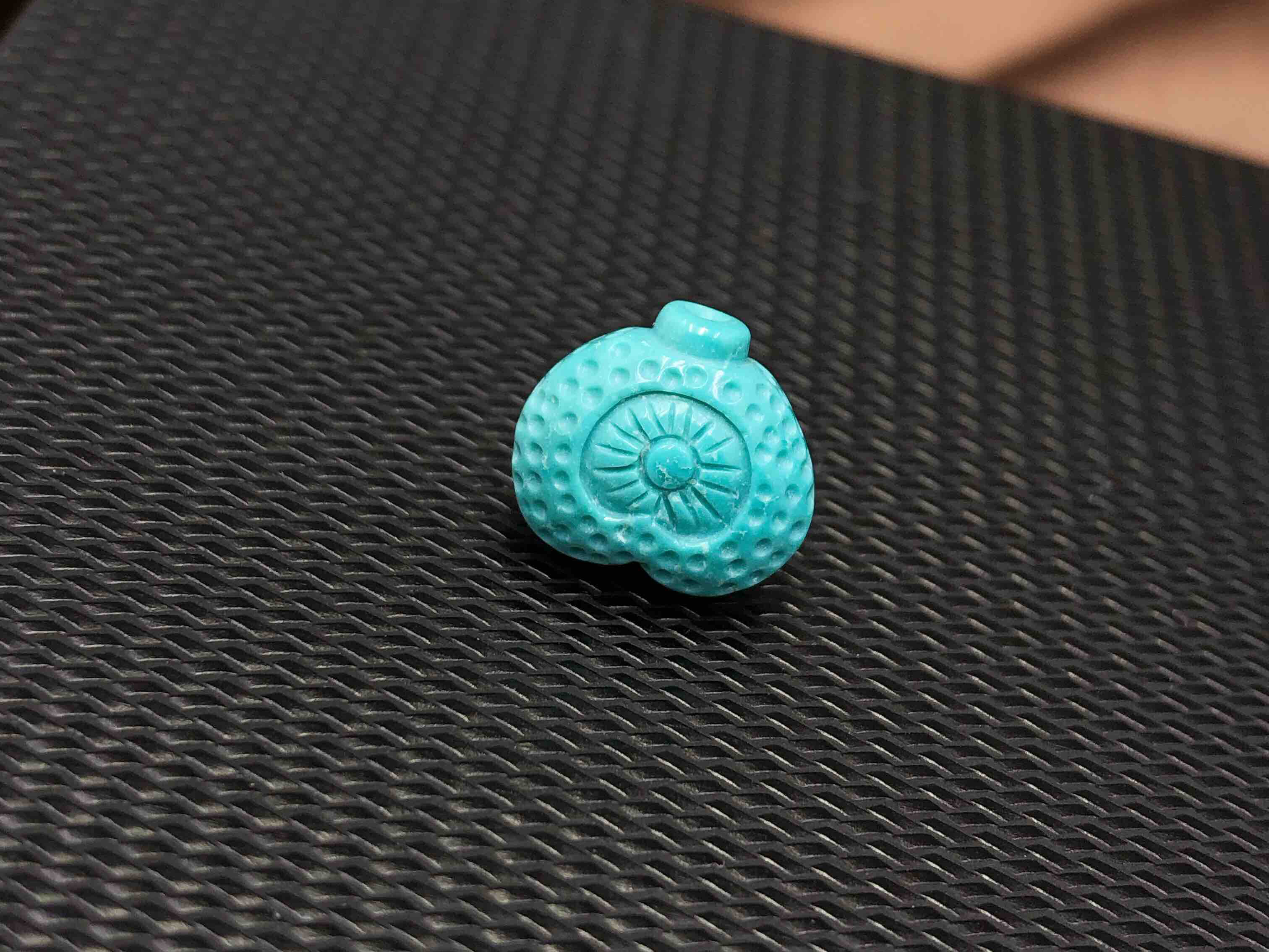 原矿高瓷绿松石雕刻心型背云