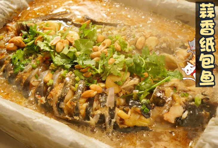 最受欢迎的是蒜香纸包鱼,越煮蒜香味越往鱼肉里